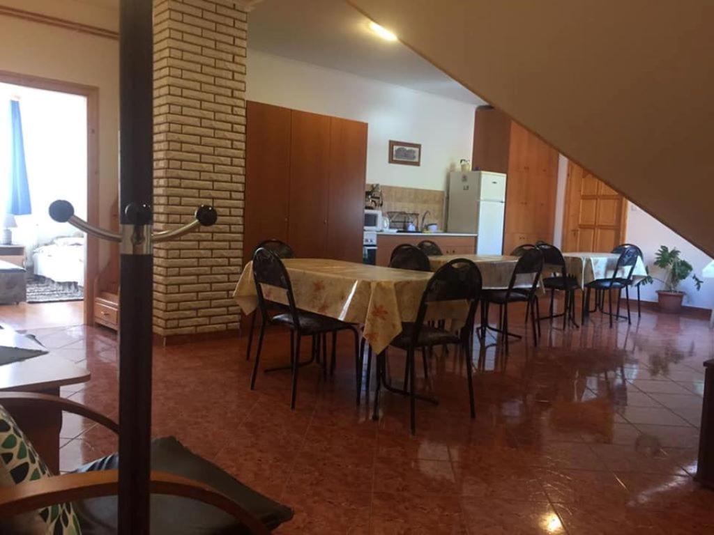 Hubertus Vendeghaz Hotell Parád Exteriör bild